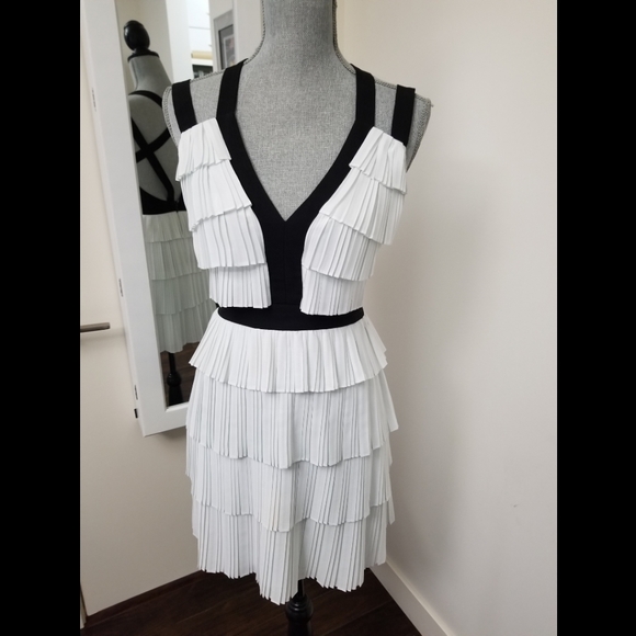 BCBG Hartley tiered dress - Picture 3 of 6